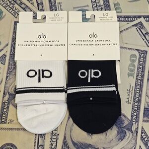 ALO Yoga Two-Pack Half-Crew Socks in White and Black